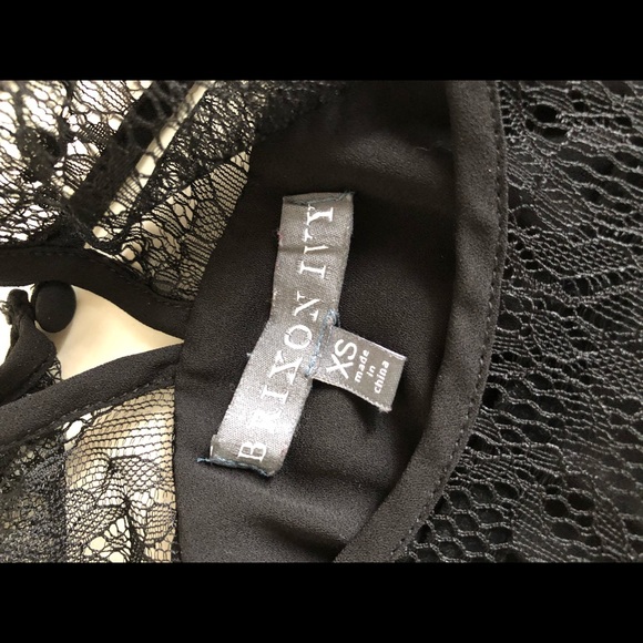 Romantic black lace top - Picture 6 of 6